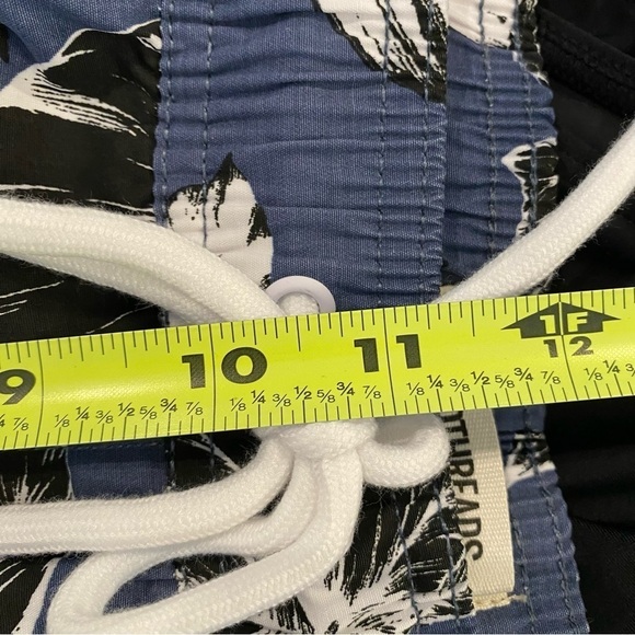 New Men's size Medium Goodthreads classic swim trunks blue navy white hibiscus - Picture 6 of 9